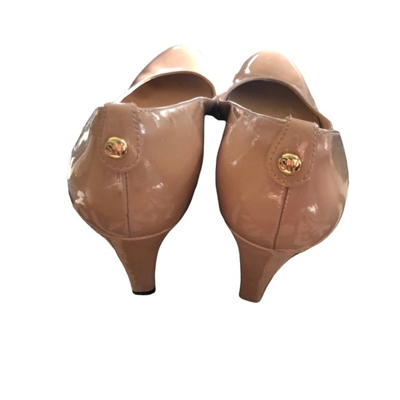 Stuart Weitzman Patent Leather Wedge Pump Nude Sz. 8.5N Almond Toe 2.5” Heel - Picture 4 of 6